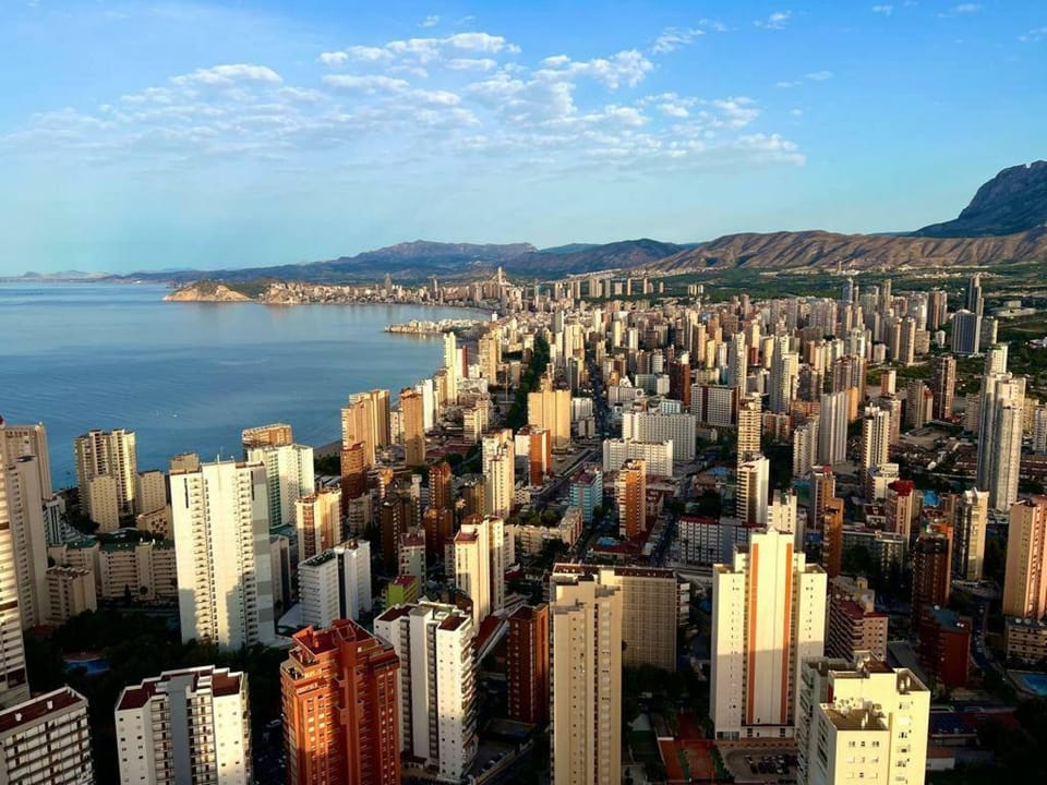 Luxurious 2br Apt  Sea Panoramic View  Pool  Gym Apartment in Benidorm