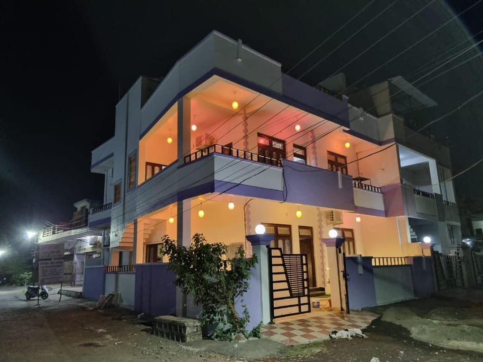 Leela Homestay Jabalpur-Lily -2 BHK Luxury home Vacation rental in India