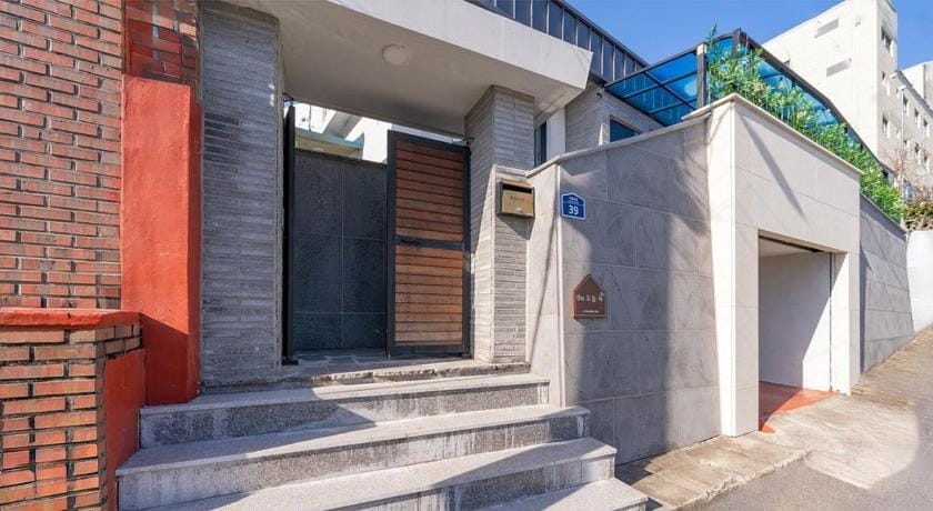 Yeosu The Today Dog Private Pension Bed and Breakfast in South Korea