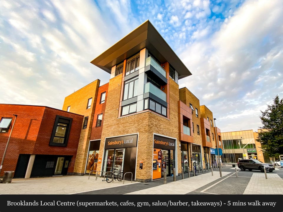 Vanguard House Sleeps 8 Free Parking Wifi & Smart Vacation rental in Aylesbury Vale