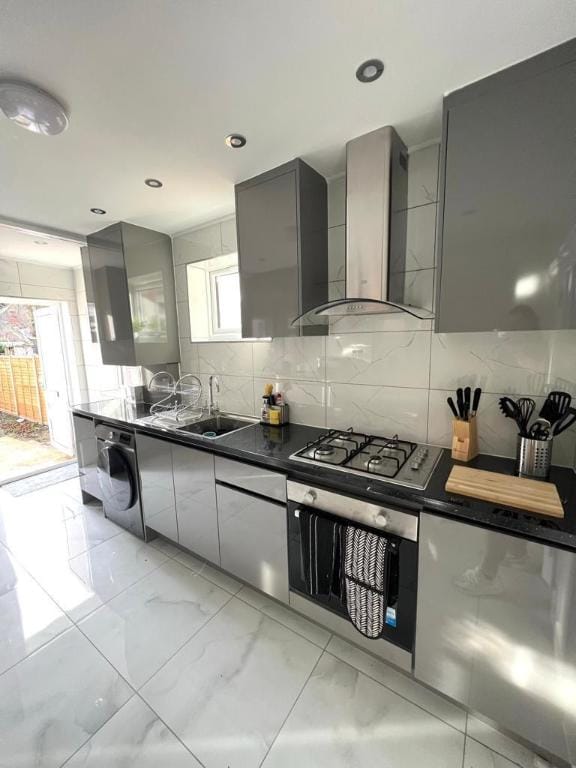 63 Belgrave Avenue Apartment in Watford