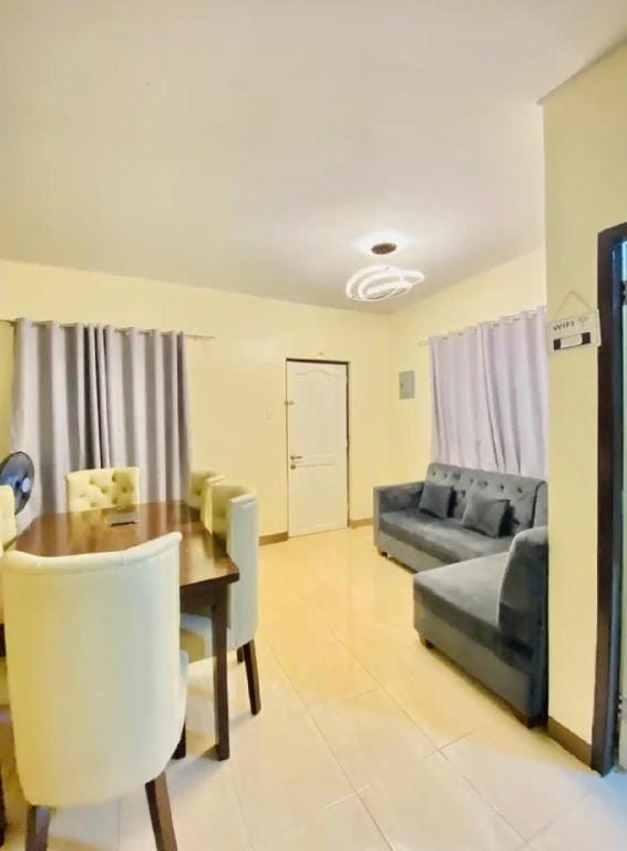 Private Home / 3 Bedrooms & 2 Storey Near Airport Vacation rental in Davao City