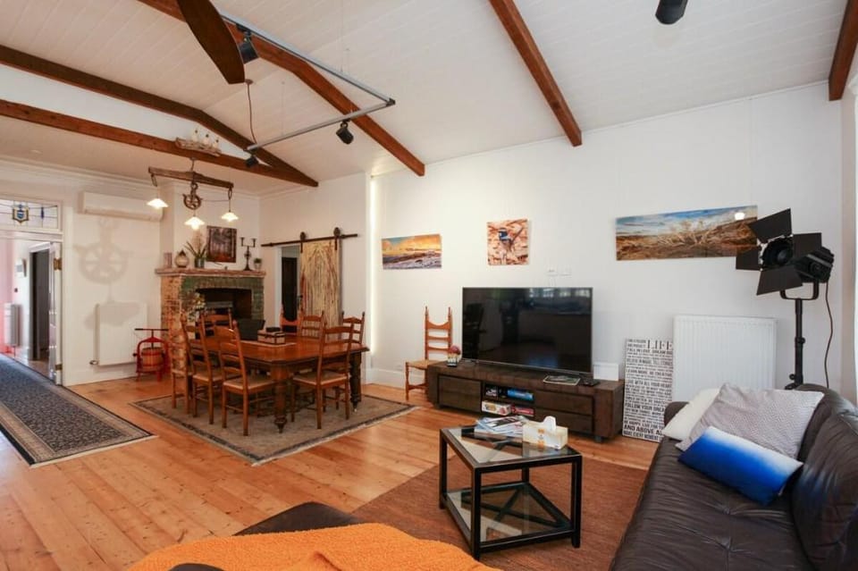 Vintage Charm on St Leonards in the Yarra Valley Vacation rental in Healesville