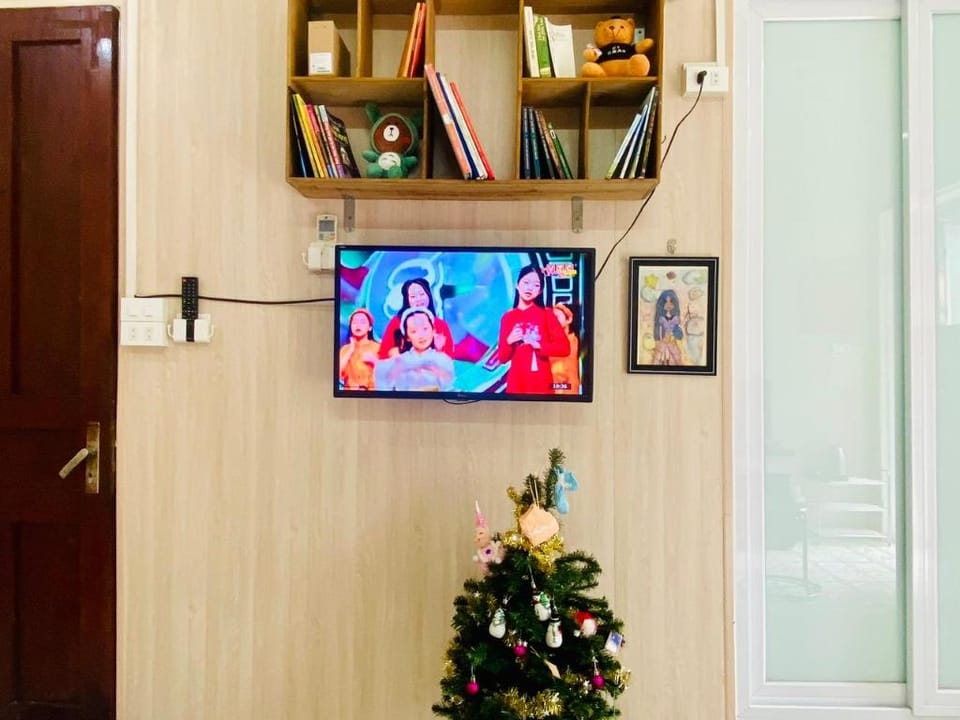Homestay with Large bed,  balcony private bathroom Apartment in Hanoi