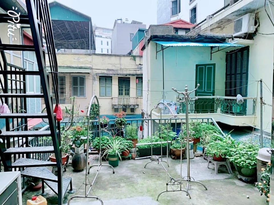 Homestay with Large bed,  balcony private bathroom Apartment in Hanoi