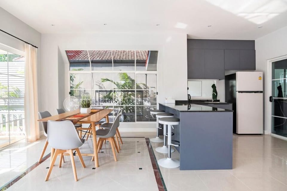 Family home with private swimming pool Villa in Laos