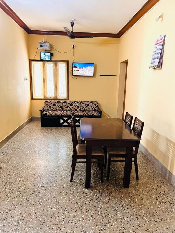 Sri Madhurakaliamman guest house Vacation rental in Tamil Nadu