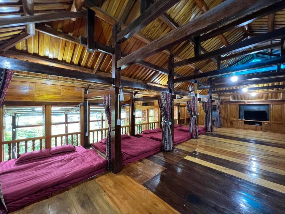 Homestay A Sính nhà sàn phòng đơn  Apartment in Vietnam