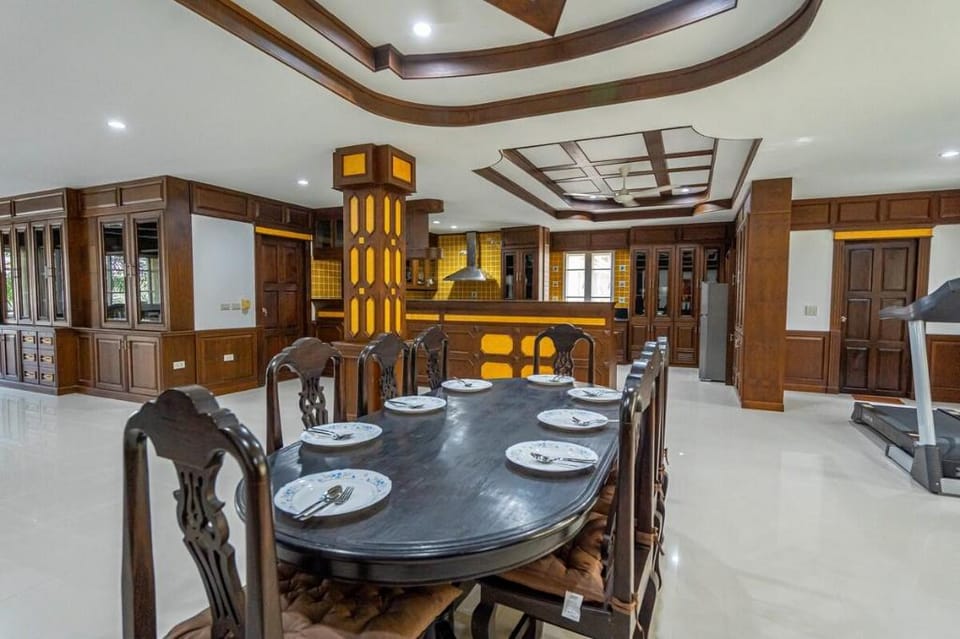 New 3 Bedroom Apartment on Nanai Road Patong Vacation rental in Patong