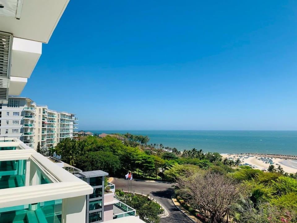 Ocean Vista: Seaview Studio on 5th Floor Apartment in Phan Thiet