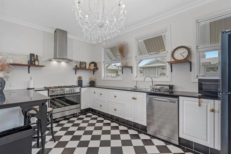 Splendid & Bright Burleigh Heads 1BR1B Apartment in Burleigh Heads