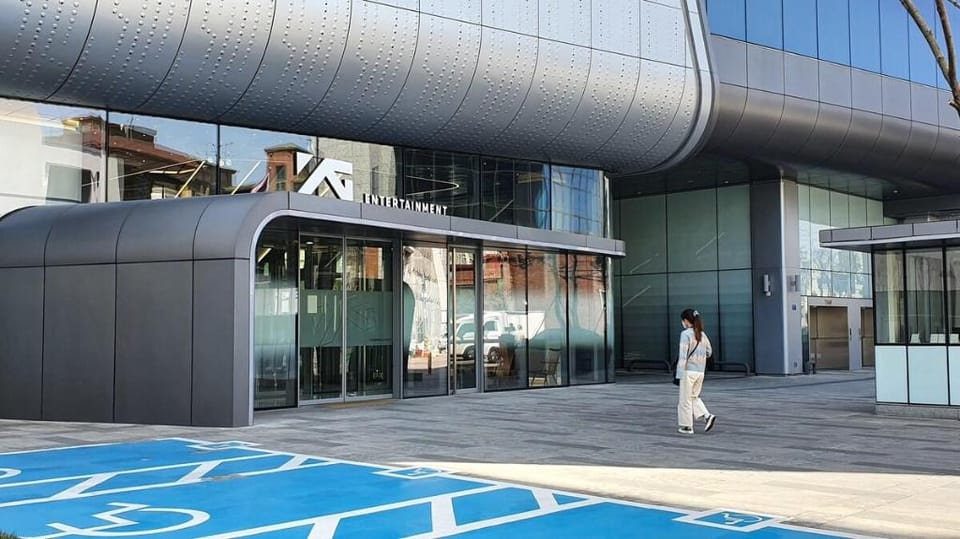 Stay4578.  Hongdae & YG Entertainment, Mangwon Villa in Seoul