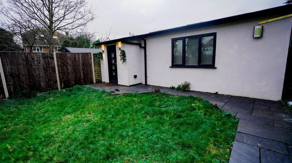 Cozy Heathrow Annex  E2M Stays Vacation rental in Slough