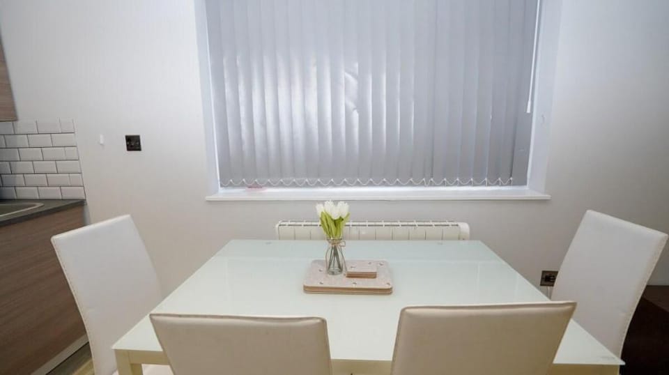 Cozy Heathrow Annex  E2M Stays Vacation rental in Slough