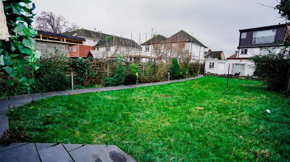 Cozy Heathrow Annex  E2M Stays Vacation rental in Slough
