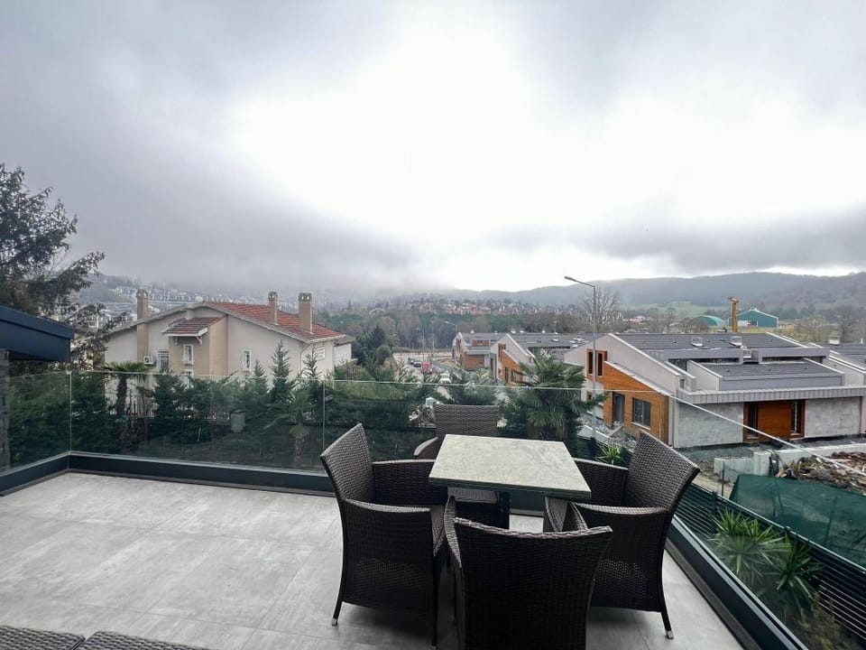 Modern Villa Big Jakuzi Private Pool Istanbul Villa in İstanbul Province