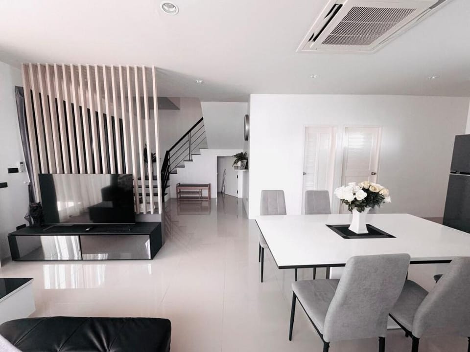 Luna House | 4BR 3BA | Naiyang Beach | HKT Airport Vacation rental in Phuket