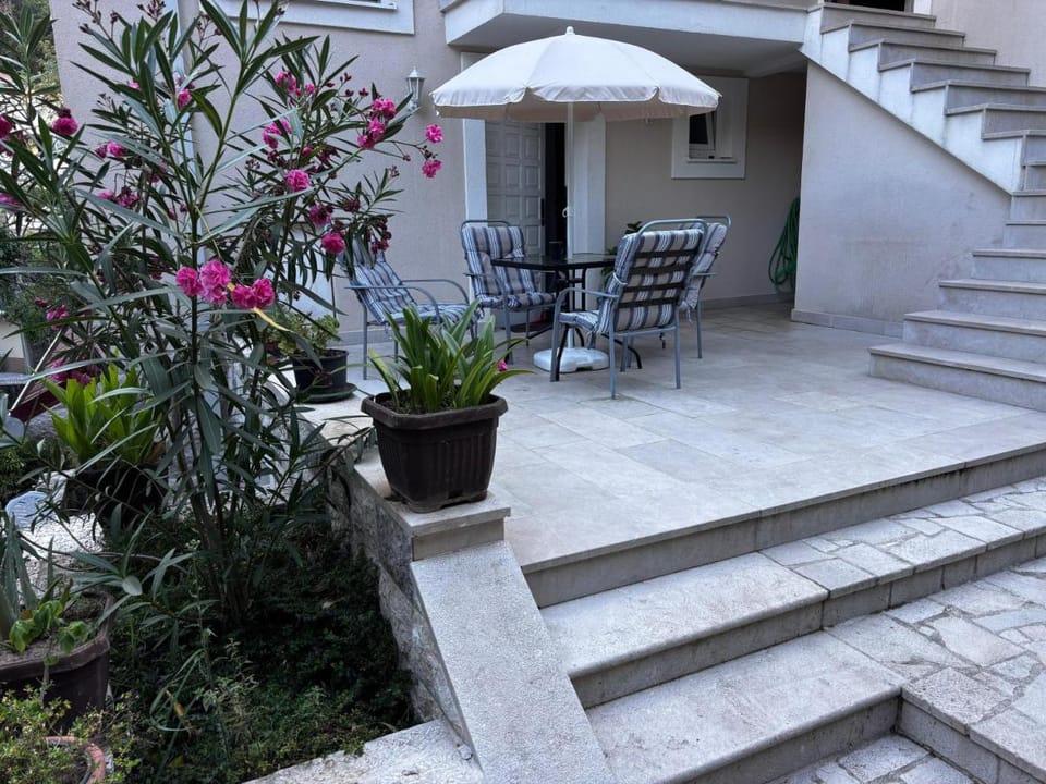 Stone Villa Guesthouse Bed and Breakfast in Budva Municipality