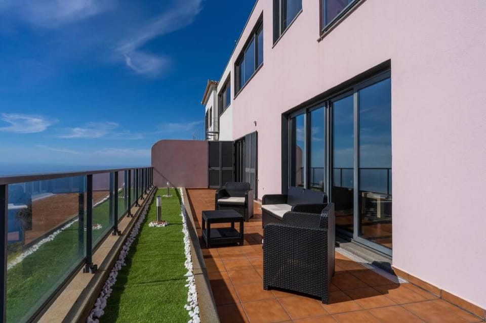 Canhas Views Pool and Barbecue Villa in Madeira District