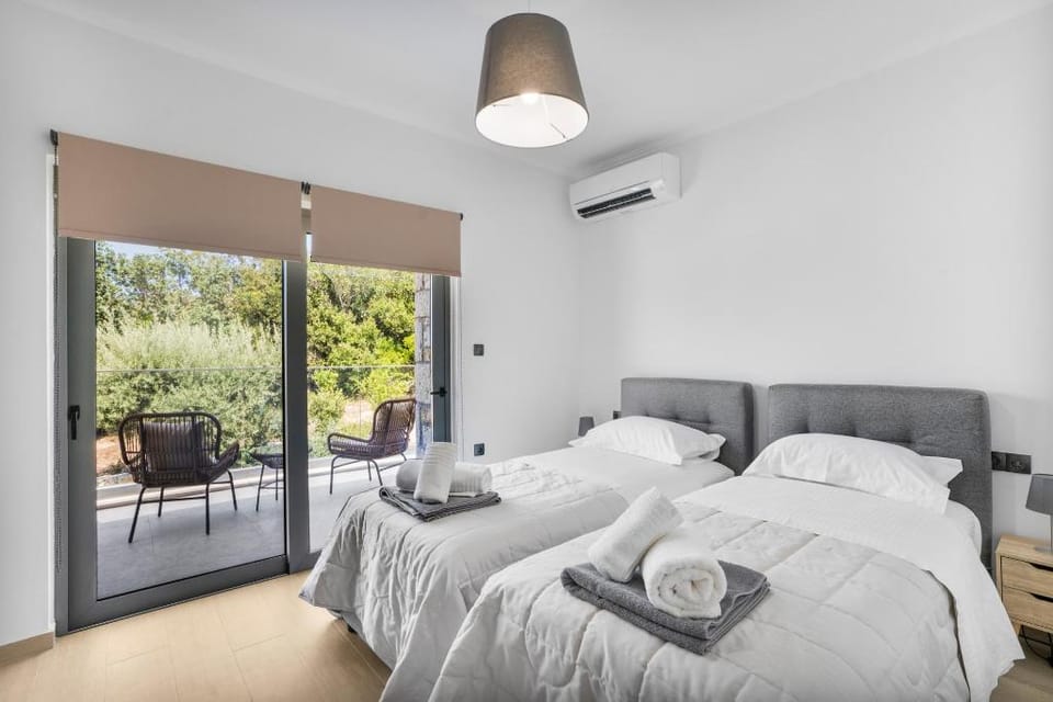 Villa Chriselia - 3 Bedrooms With Sea Access Villa in Peloponnese, Western Greece and the Ionian