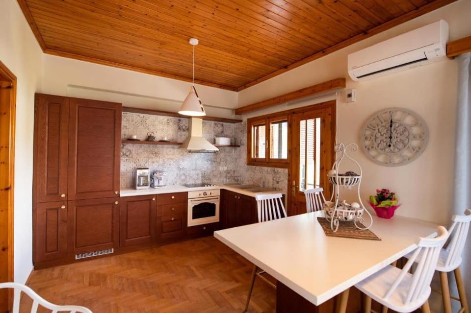 Rosa House Upstairs Lefkada — AV Properties Vacation rental in Lefkada, Lefkada Municipality, Greece