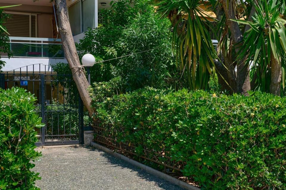 Gly3 · 65m2 sunshine oasis in Glyfada! Apartment in South Athens