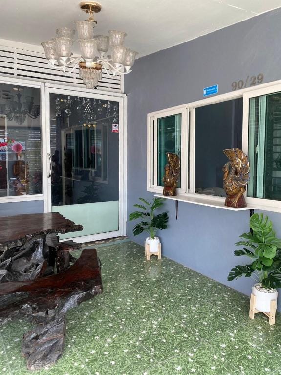 SS Guesthouse Bang Phli Apartment in Bangkok