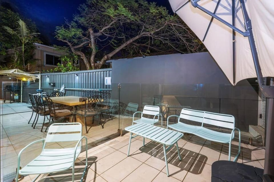 Stylish & Spacious 4BR4B Surfers Villa w/Pool Villa in Surfers Paradise