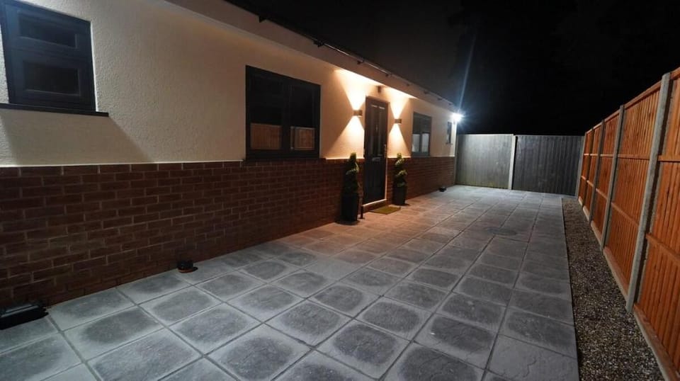 Wisteria House Nr Heathrow Free Parking E2M Stays Vacation rental in Slough
