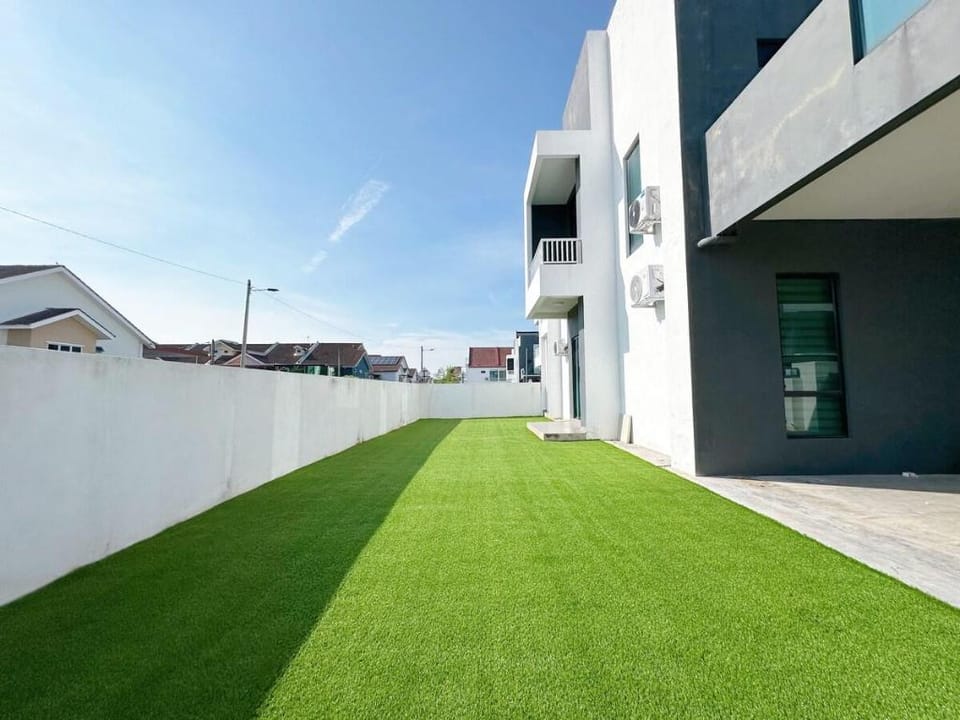 12pax-4Br3.5Ba2Lvr/BM/Juru/100"Proj/AutoCity/Ikea Vacation rental in Penang