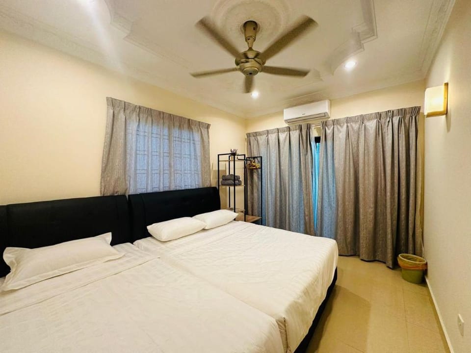 Nilam 7 Landed 4BR 11PAX Near Airport KK Vacation rental in Sabah