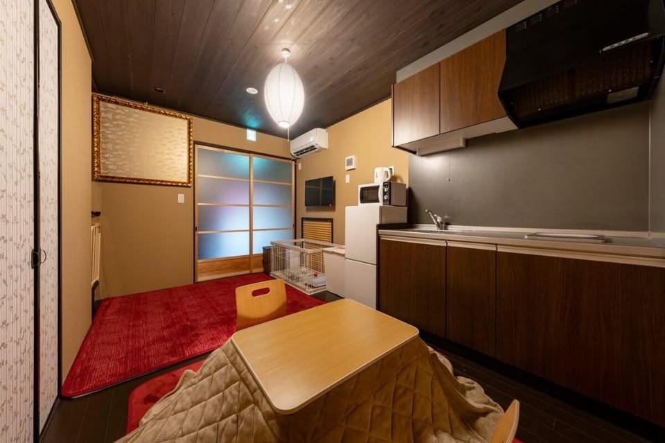 Ryomazaka-so: Exclusive 1 Group, Small Inn at the Top of Higashiyama Kiyomizu, Pet-Friendly Vacation rental in Kyoto