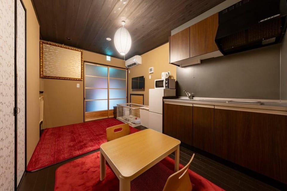 Ryomazaka-so: Exclusive 1 Group, Small Inn at the Top of Higashiyama Kiyomizu, Pet-Friendly Vacation rental in Kyoto