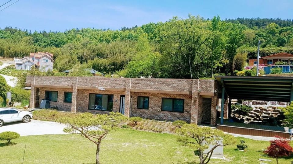 Nabichae House (5 Bedrooms + Lawn Garden + BBQ) Perfect Private Property for One Family Only! Vacation rental in South Korea