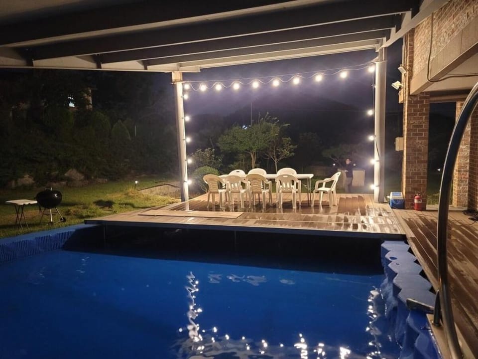 Nabichae House (5 Bedrooms + Lawn Garden + BBQ) Perfect Private Property for One Family Only! Vacation rental in South Korea