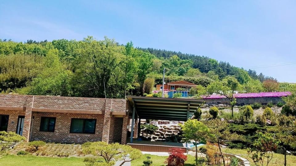 Nabichae House (5 Bedrooms + Lawn Garden + BBQ) Perfect Private Property for One Family Only! Vacation rental in South Korea