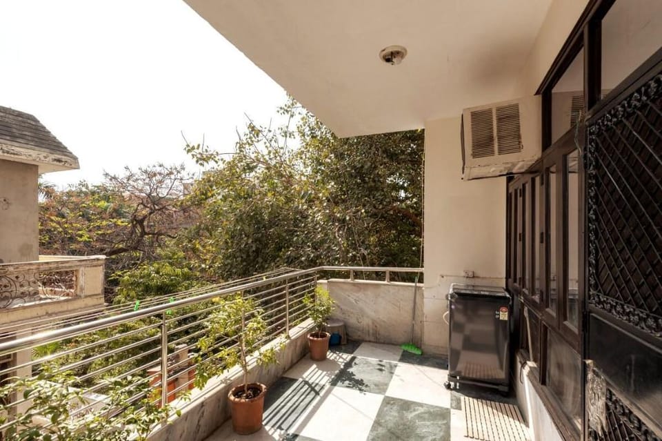 Anandit Homes - Comfy & Cozy 3 bedroom w kitchen Apartment in New Delhi