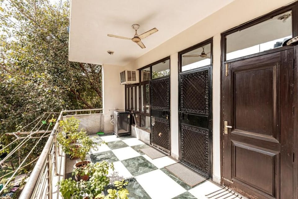 Anandit Homes - Comfy & Cozy 3 bedroom w kitchen Apartment in New Delhi