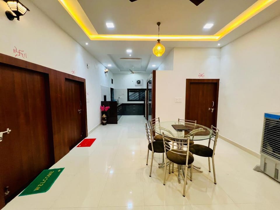 Luxurious Pool Villa Near Fatehsagar/ Pichola lake Villa in Udaipur