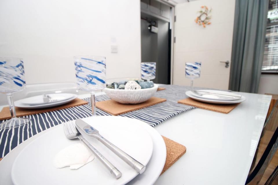 Penarth town, dog friendly,sleeps8 & breakfast inc Apartment in Wales