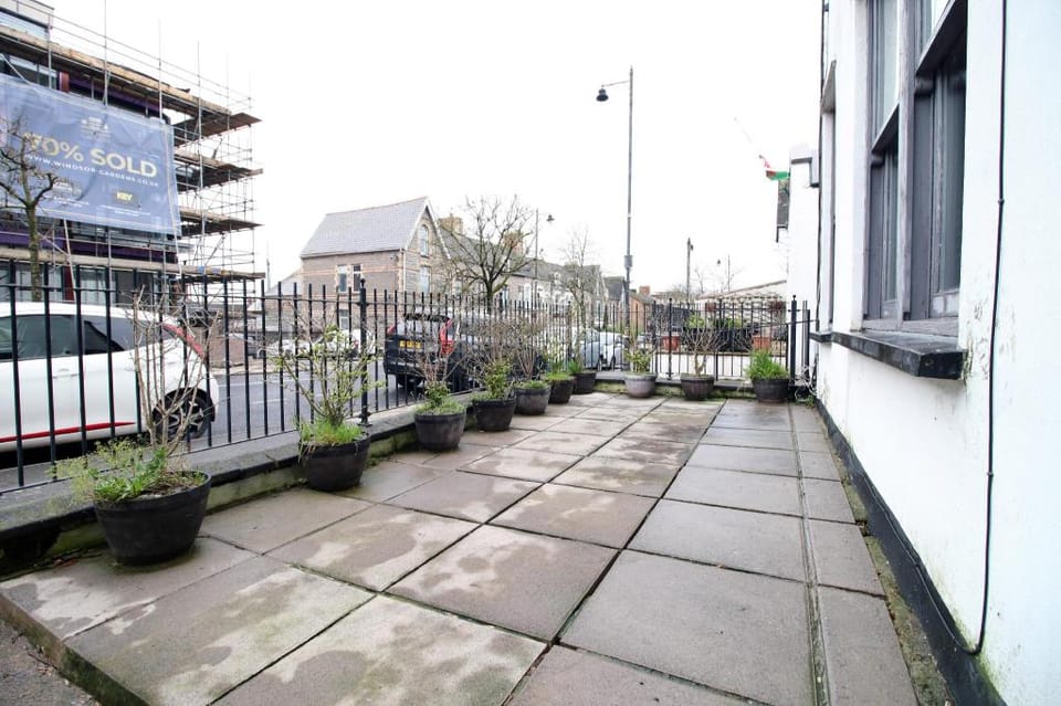 Penarth town, dog friendly,sleeps8 & breakfast inc Apartment in Wales