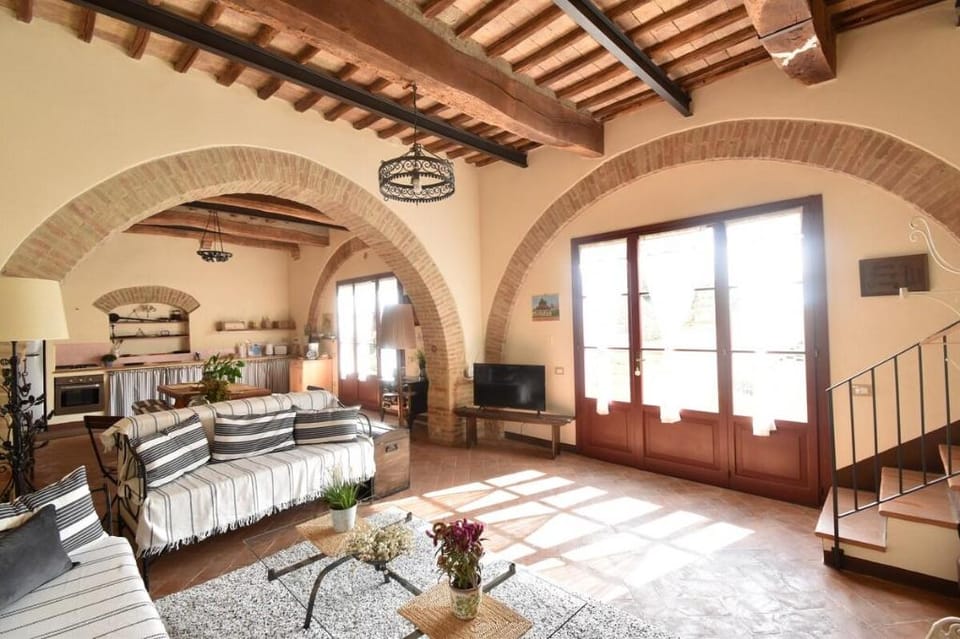 Near Siena (6 km), swimming pool and terrace Apartment in Tuscany