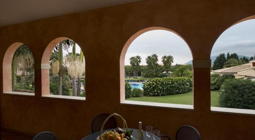 Tranquil Lantana Resort Hotel  Apartments 1 Bedroom room apartment sleeps 5 Apartment in Pula