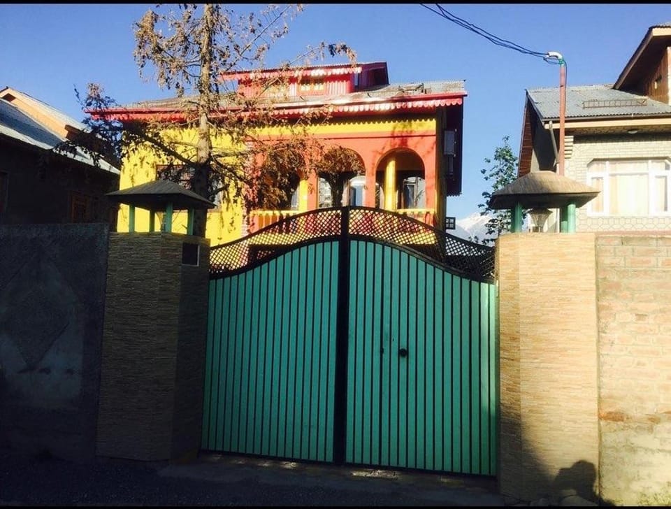 KaShMiR ViBeS  Villa in India
