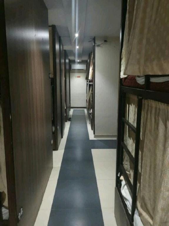 Almas Dormitory Andheri West Near Railway Station Hotel in Mumbai