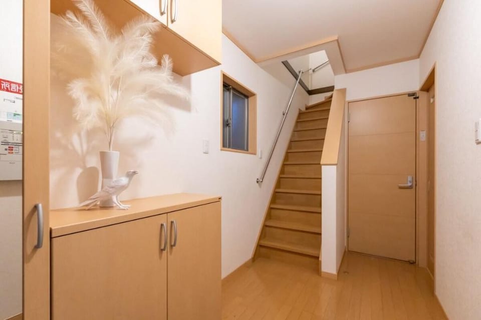 KIX Direct /Stylish 2BR house for 7 pax w/ Parking Vacation rental in Osaka