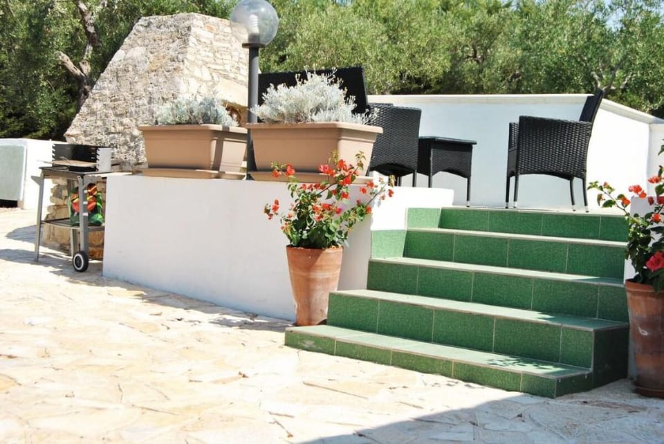 Villetta con piscina vista mare Villa in Apulia
