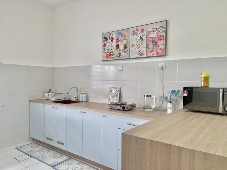 Homestay Gambang Modern vintage @OZZY Guesthouse Vacation rental in Pahang, Malaysia