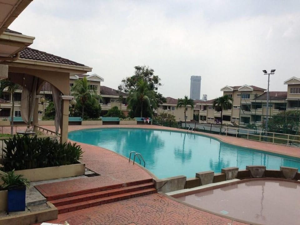 Homestay MAHLIGAI VIEW Masjid Shah Alam UITM 10pax Apartment in Selangor, Malaysia