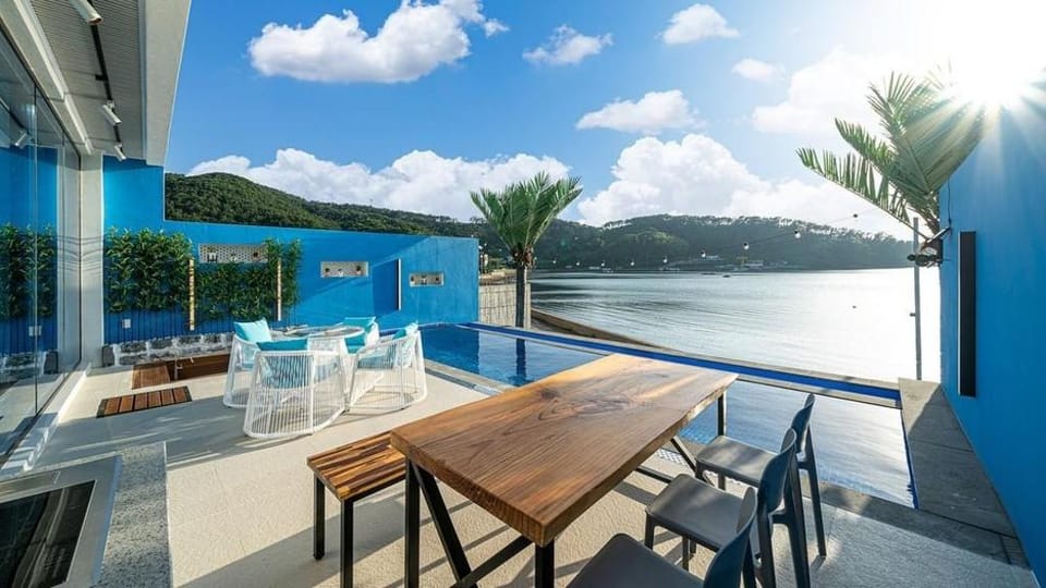 Geoje Santos Pool Villa Bed and Breakfast in South Korea